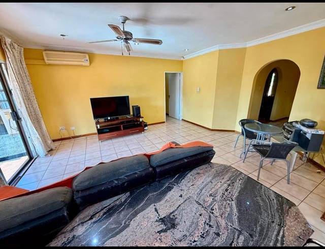 6 BEDROOM HOUSE FOR SALE IN HAYFIELDS